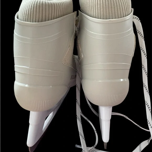 BAUER TREMBLANT-STYLE ICE SKATES - Picture 3 of 10